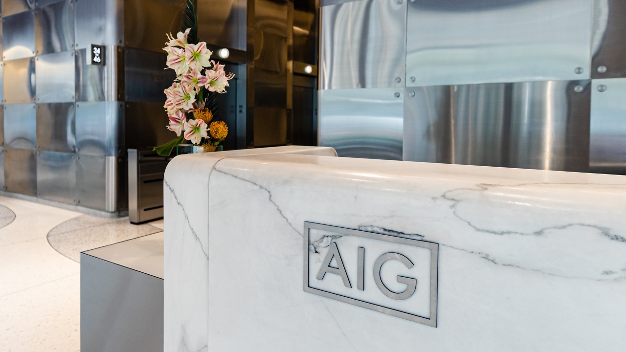 1271 Avenue of the Americas, New York (lobby desk)